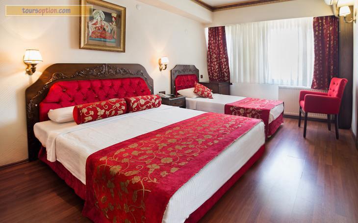Santa Pera Hotel