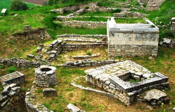 ruins in canakkale